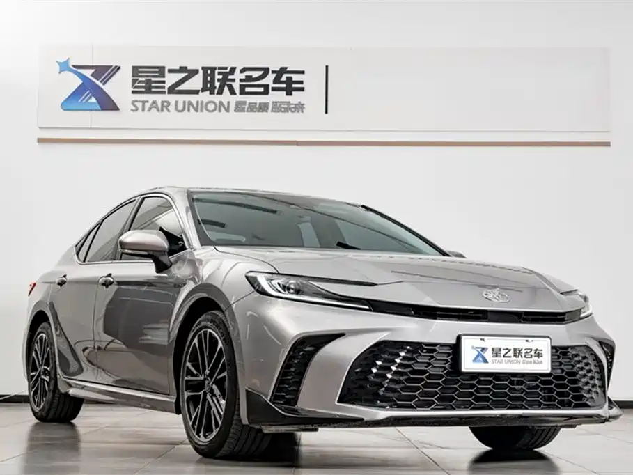Toyota Camry 2026 Hybrid 2.0HSE Sport Lite Edition фото 5