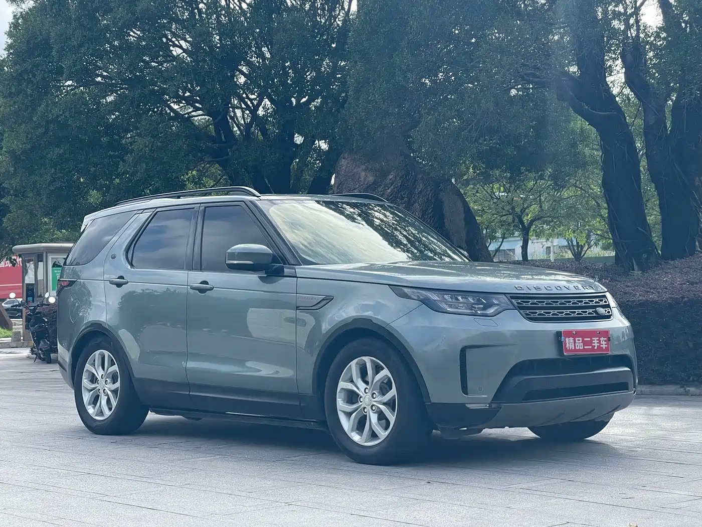 Land Rover Discovery 2017 3.0 SC V6 SE фото 3