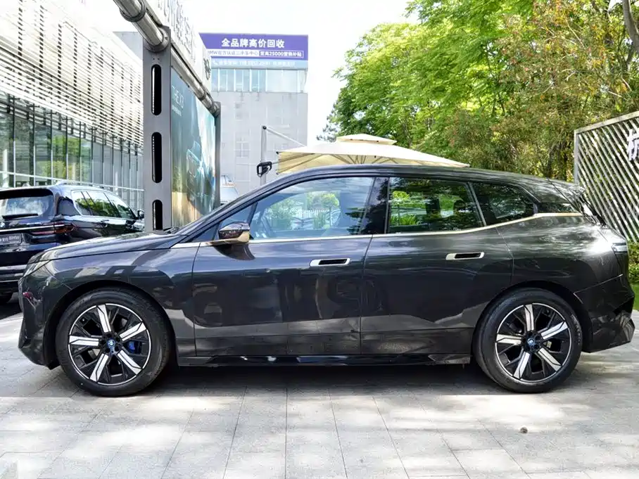 BMW iX 2022 xDrive40 фото 2