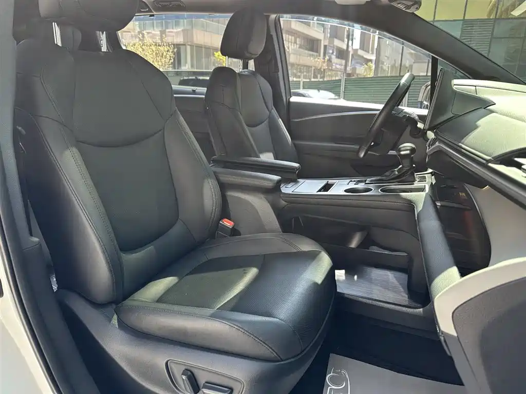 Toyota Granvia 2023 2.5L Hybrid Flagship VIP Edition фото 15