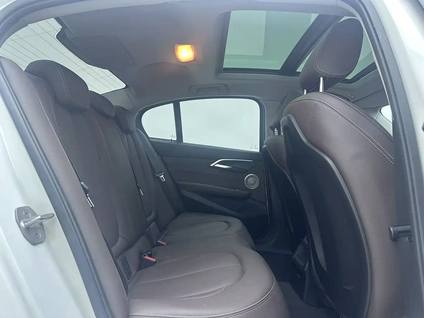 BMW 1 Series 2021 120i M Sport Shadow Edition фото 10