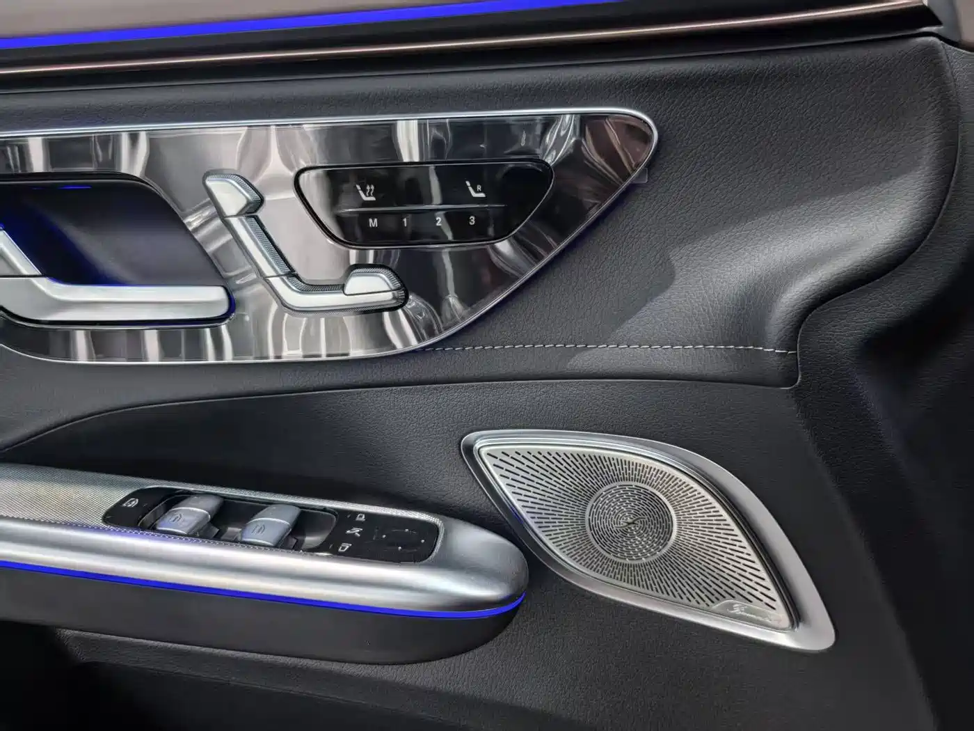 MERCEDES-BENZ EQE SUV