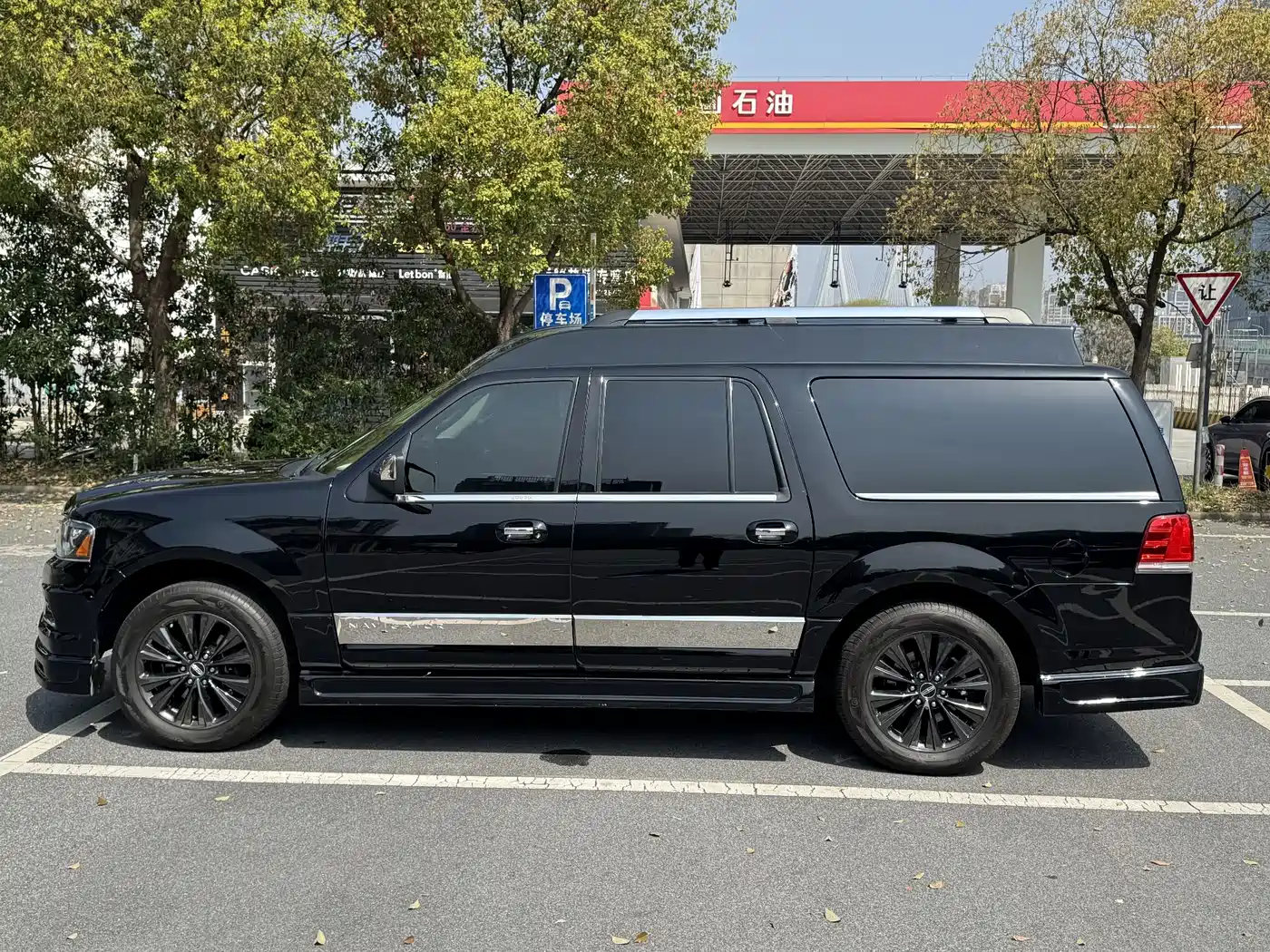 LINCOLN NAVIGATOR