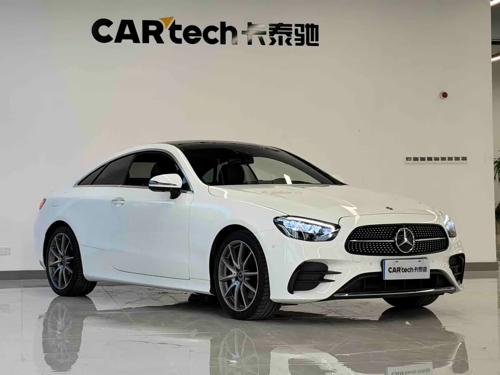 Фото 3 - Mercedes-Benz E-Class (Import)