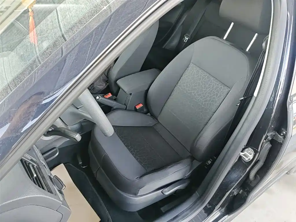 Volkswagen Lavida 2013 Facelift Classic 1.6L Manual Trend фото 15