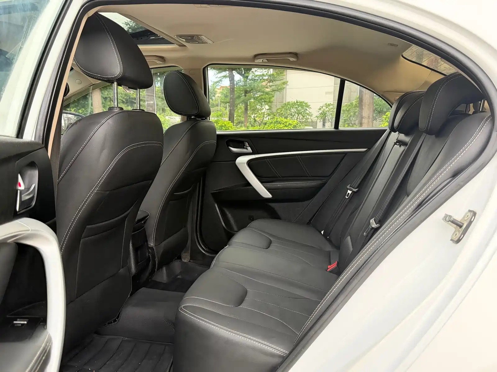 Фото 6 - Geely Emgrand