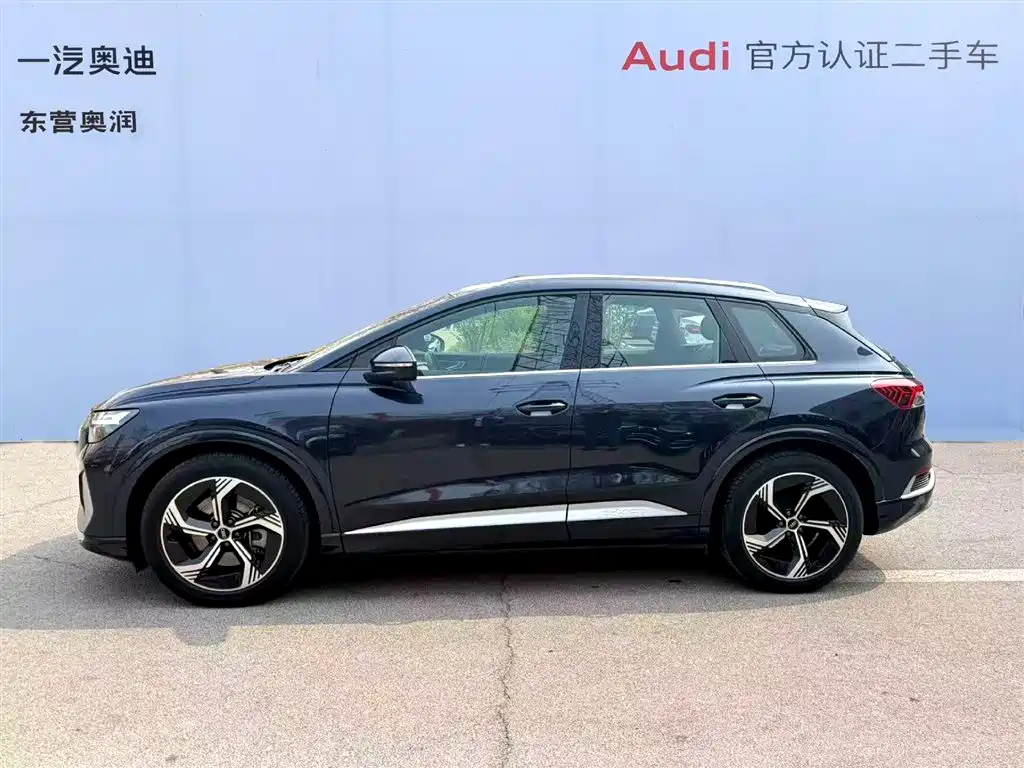 AUDI Q4 E TRON