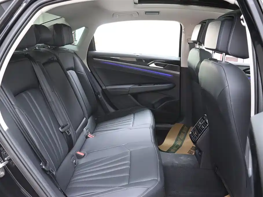 Volkswagen Passat 2026 Outstanding Edition 380TSI Dragon Glory Version фото 17