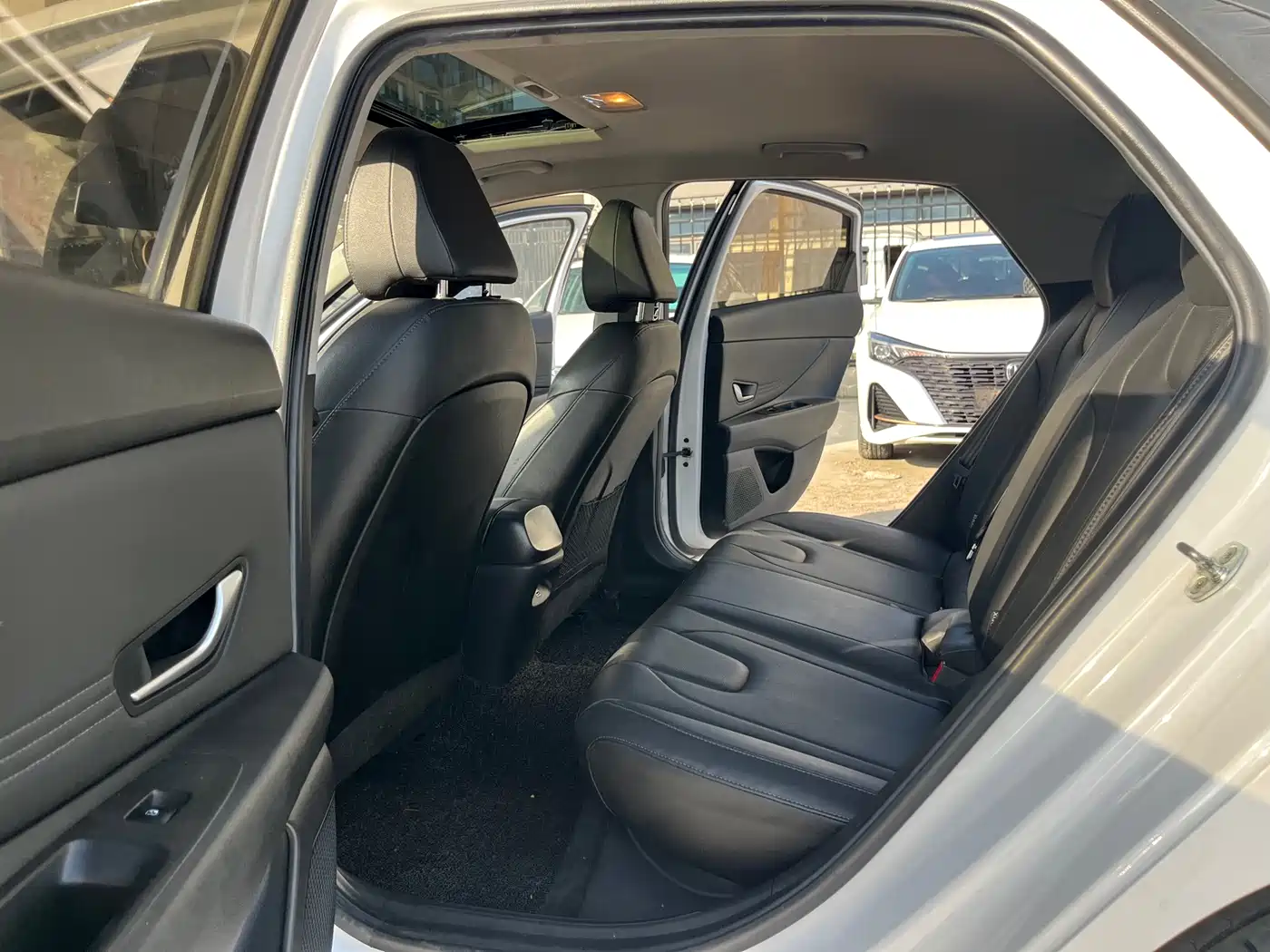 Hyundai Elantra 2021 1.5L CVT GLX Elite Edition фото 15
