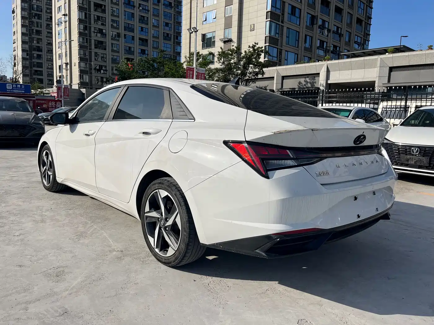 Hyundai Elantra 2021 1.5L CVT GLX Elite Edition фото 7