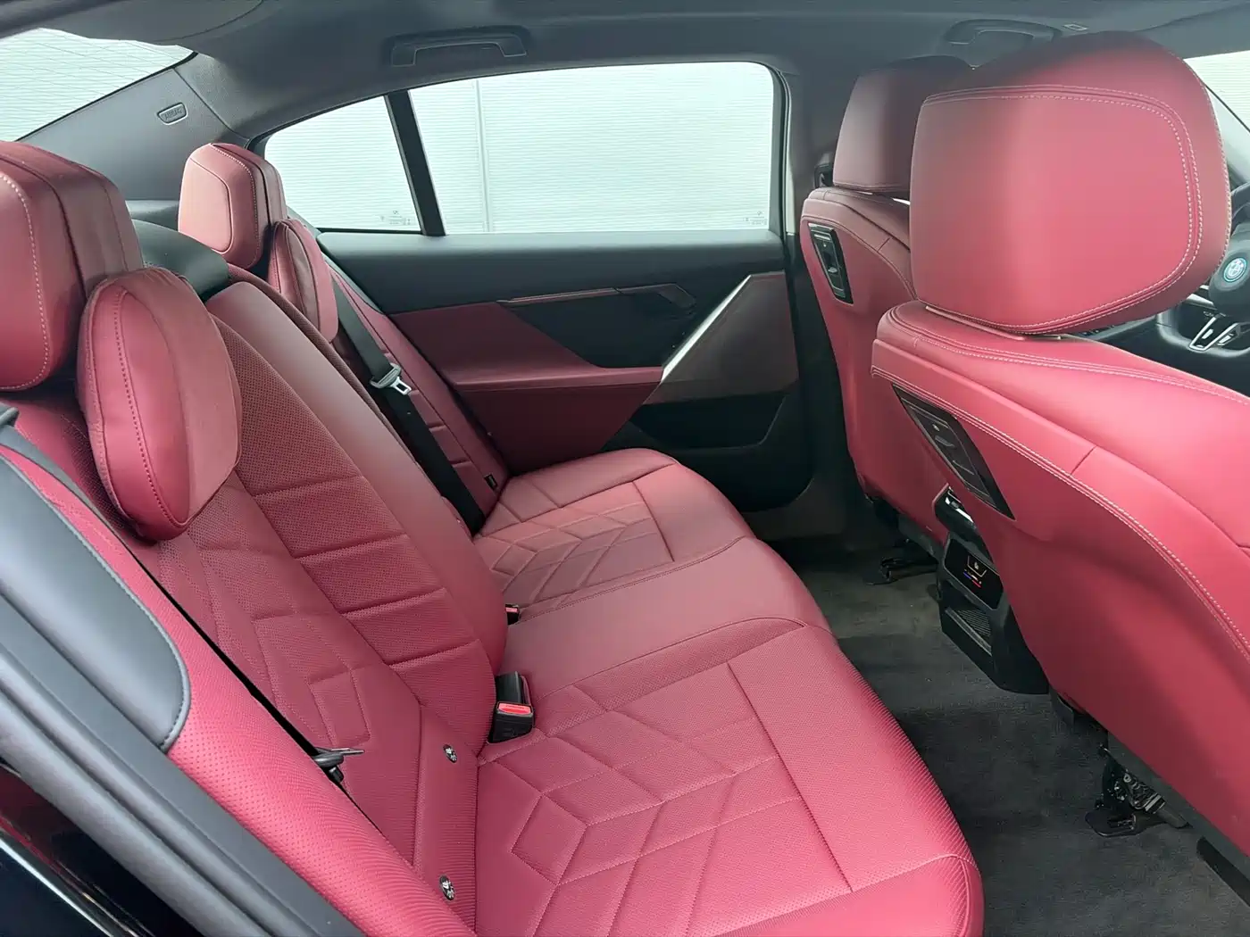 BMW i5 2024 eDrive 35L M Sport Package фото 7