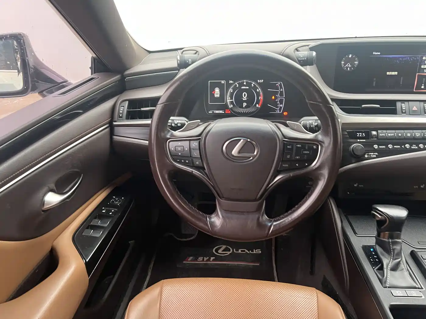 Фото 3 - Lexus ES