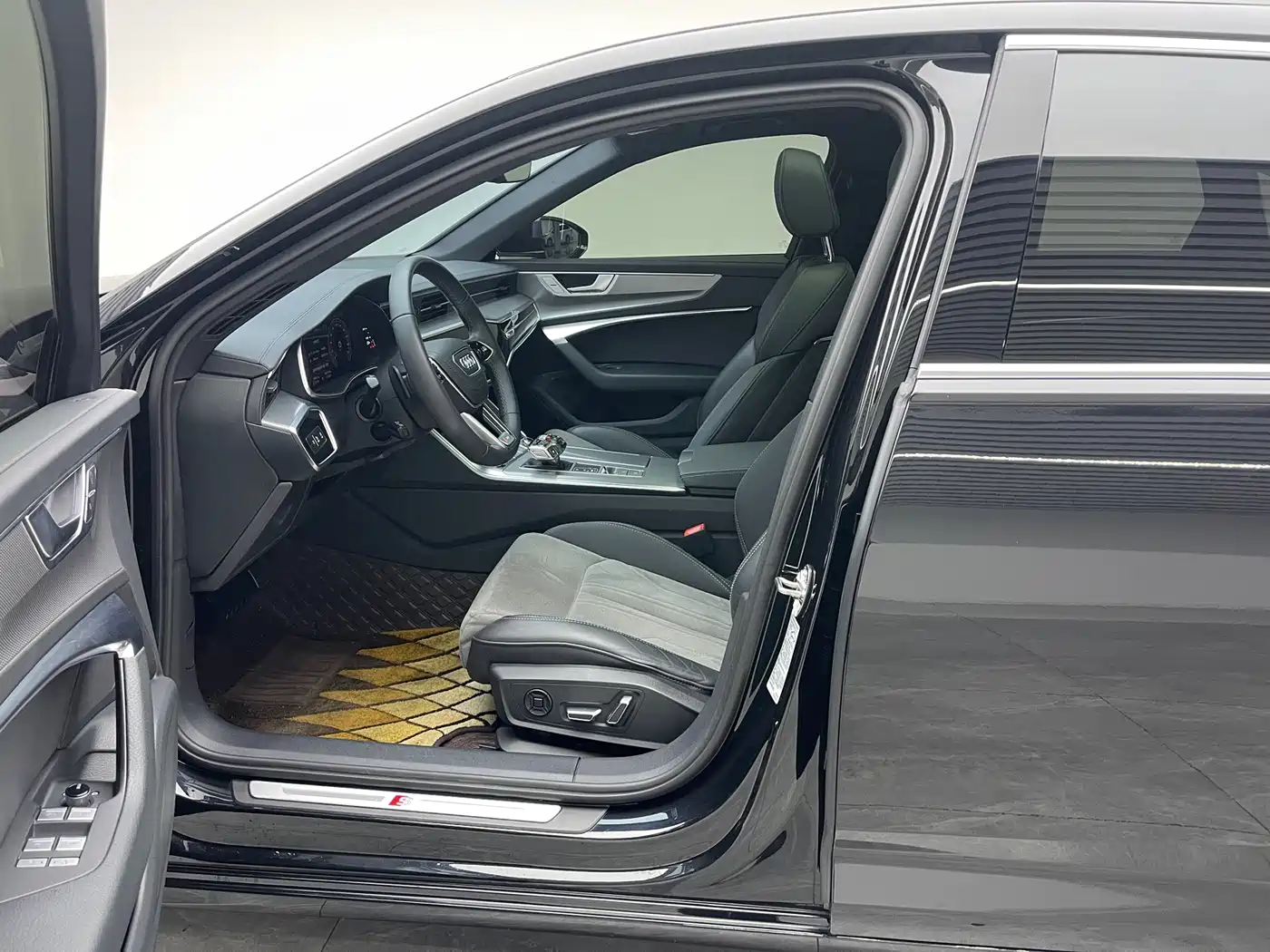 Audi A6L 2023 Facelift 40 TFSI Luxury Dynamic фото 16