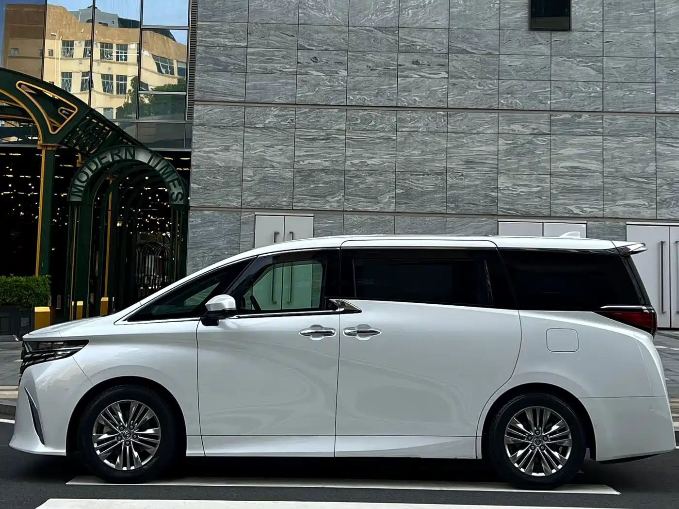 Toyota Alphard 2026 2025 Hybrid 2.5L Prestige Gold Edition