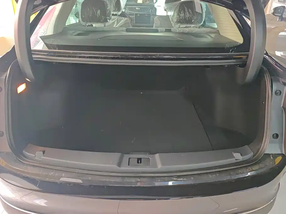 Hongqi E-QM5 2026 2025 Model 500km Travel Edition