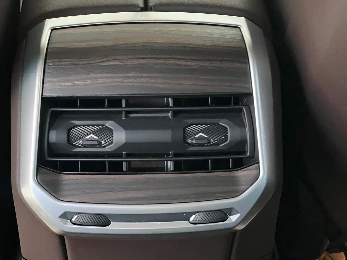 BMW 7 Series 2023 Model 735Li M Sport Package фото 12