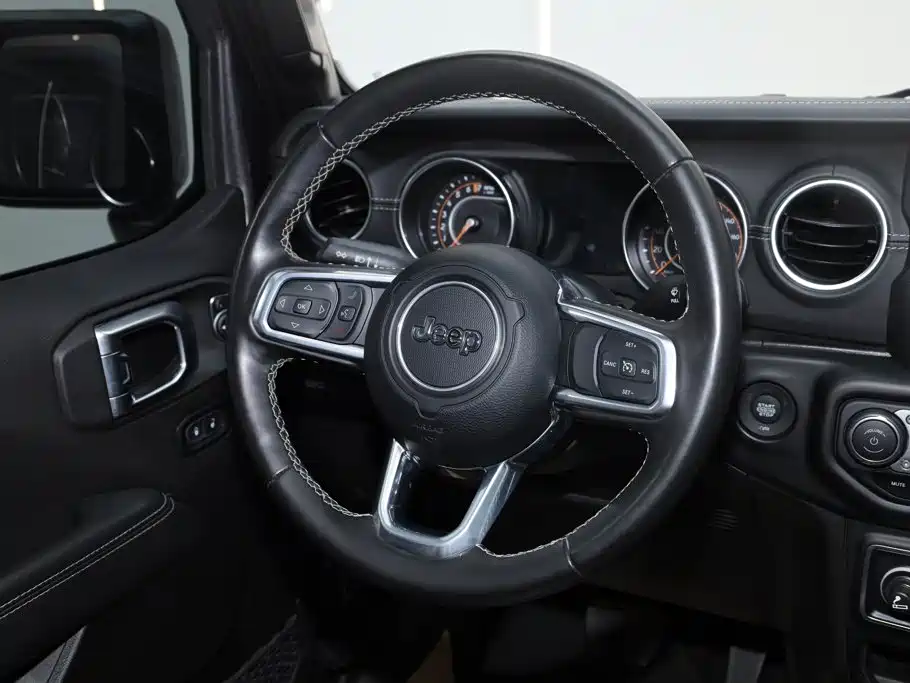 Photo 23 - Jeep Gladiator