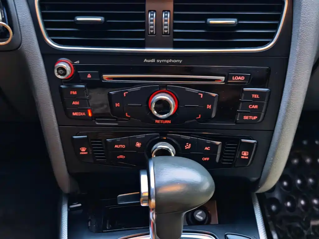 Фото 15 - Audi A4L