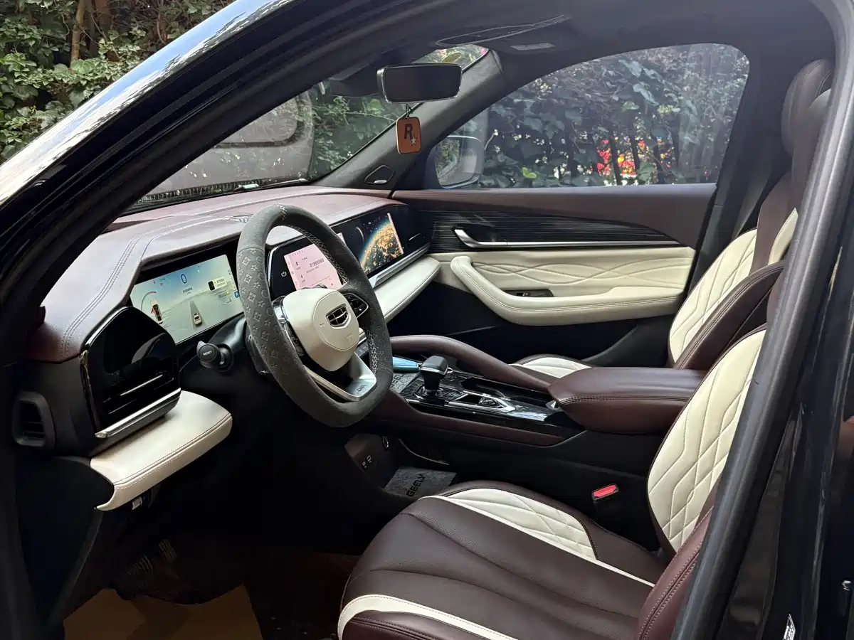 Фото 2 - Geely Xingyue L