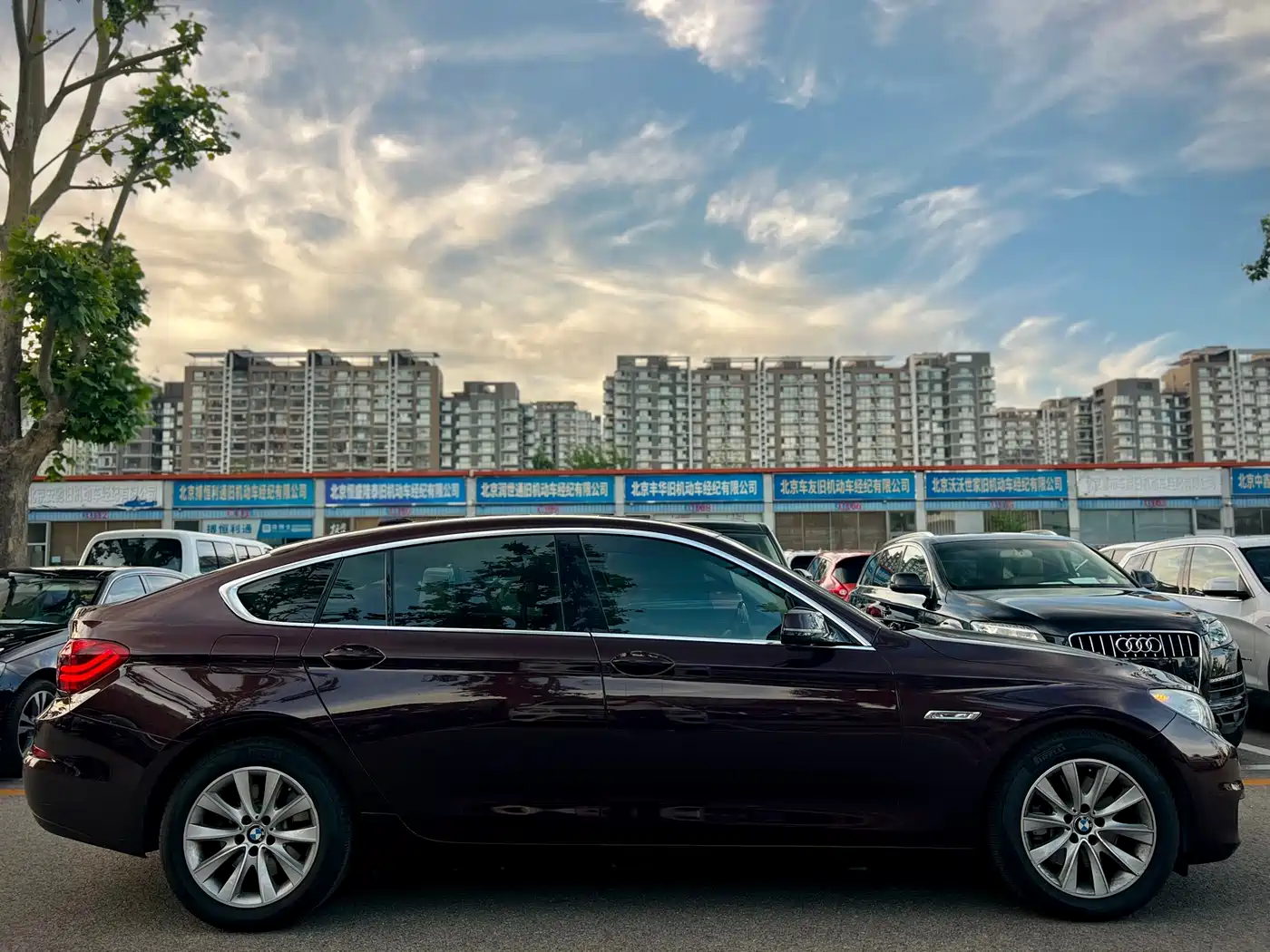 BMW 5 Series GT 2015 528i Leading фото 4