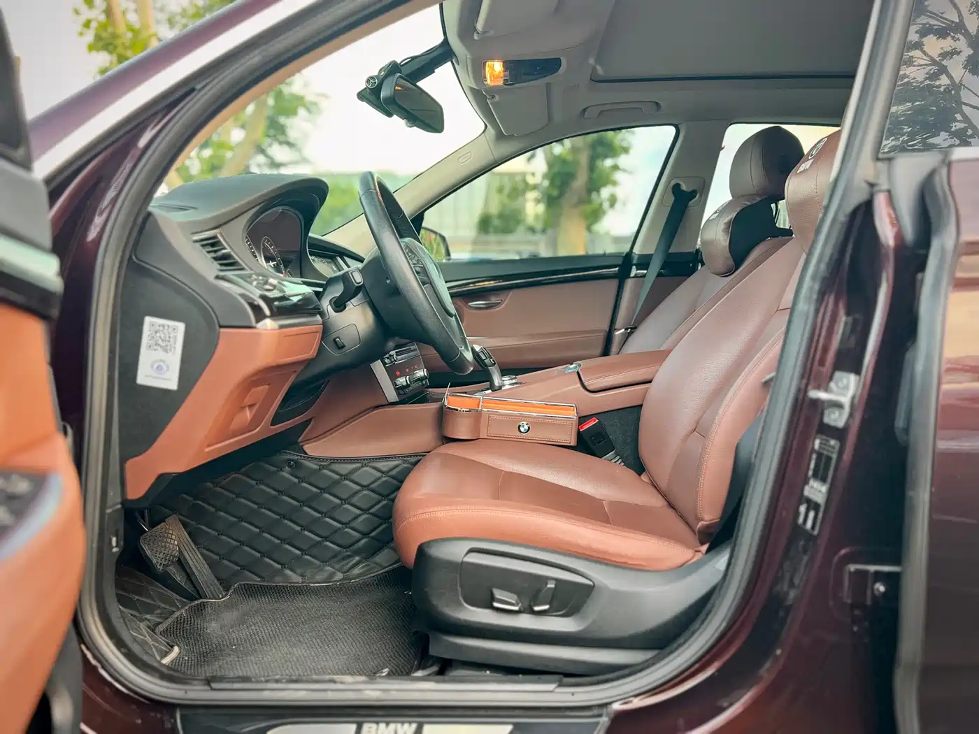 BMW 5 Series GT 2015 528i Leading фото 16