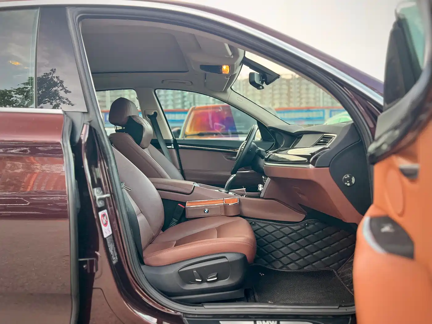 BMW 5 Series GT 2015 528i Leading фото 17
