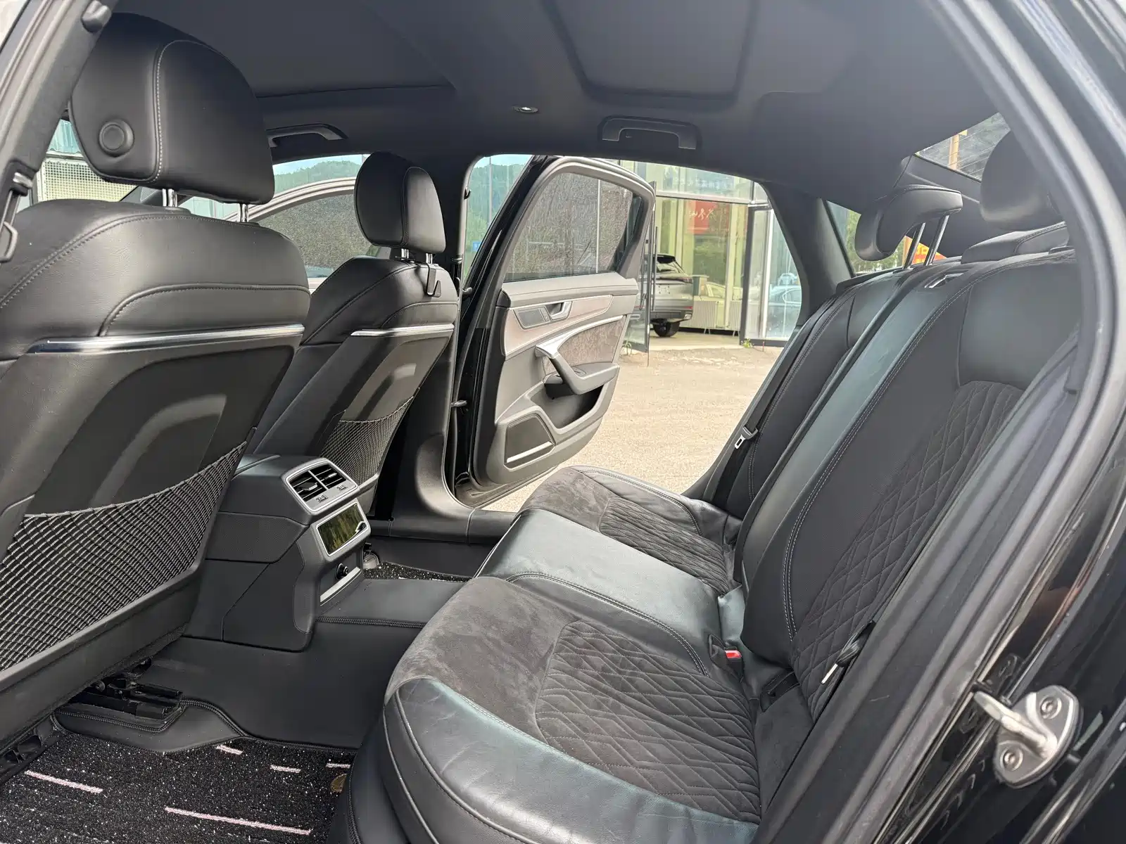 Фото 8 - Audi A6L
