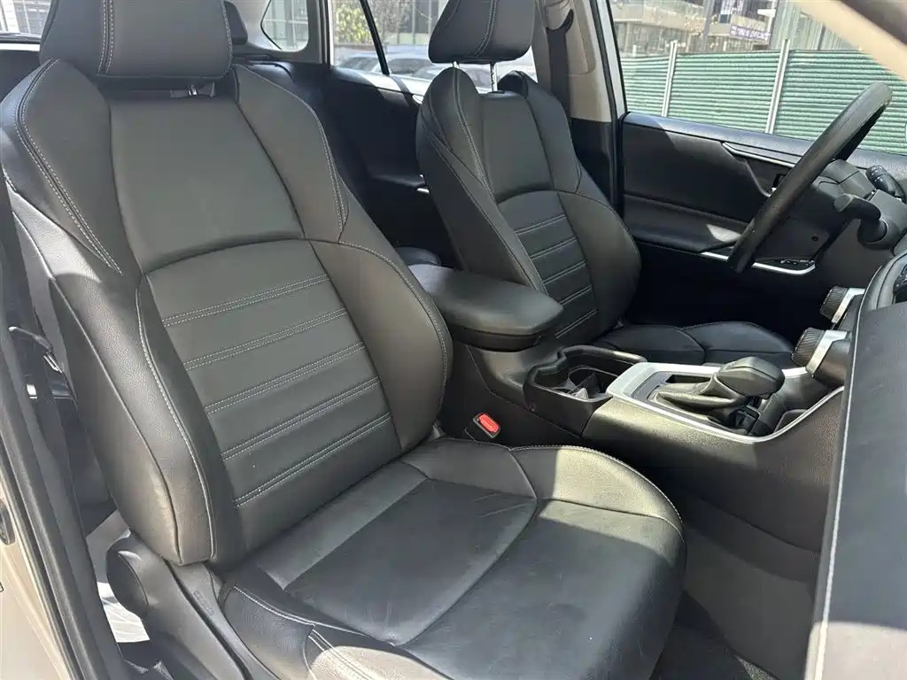 Toyota Wildlander 2020 2.0L CVT 2WD Luxury Edition фото 15