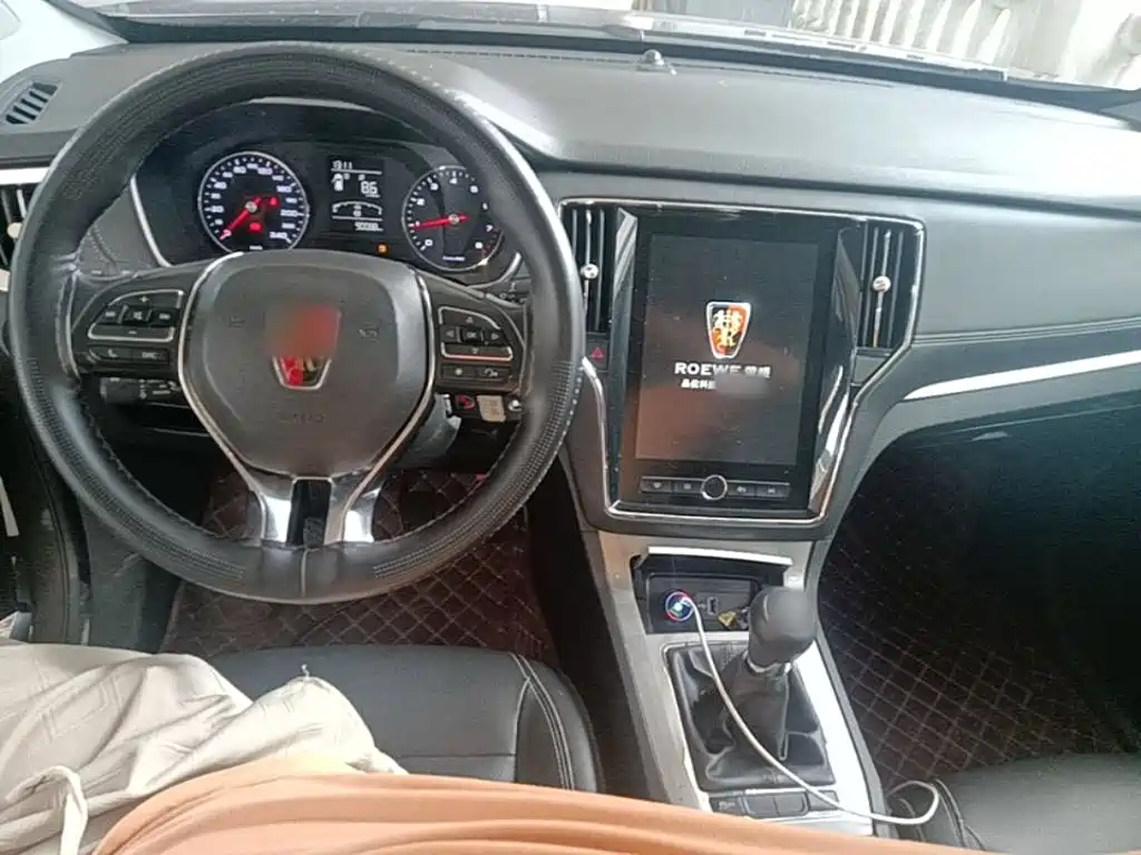 Фото 10 - Roewe RX5