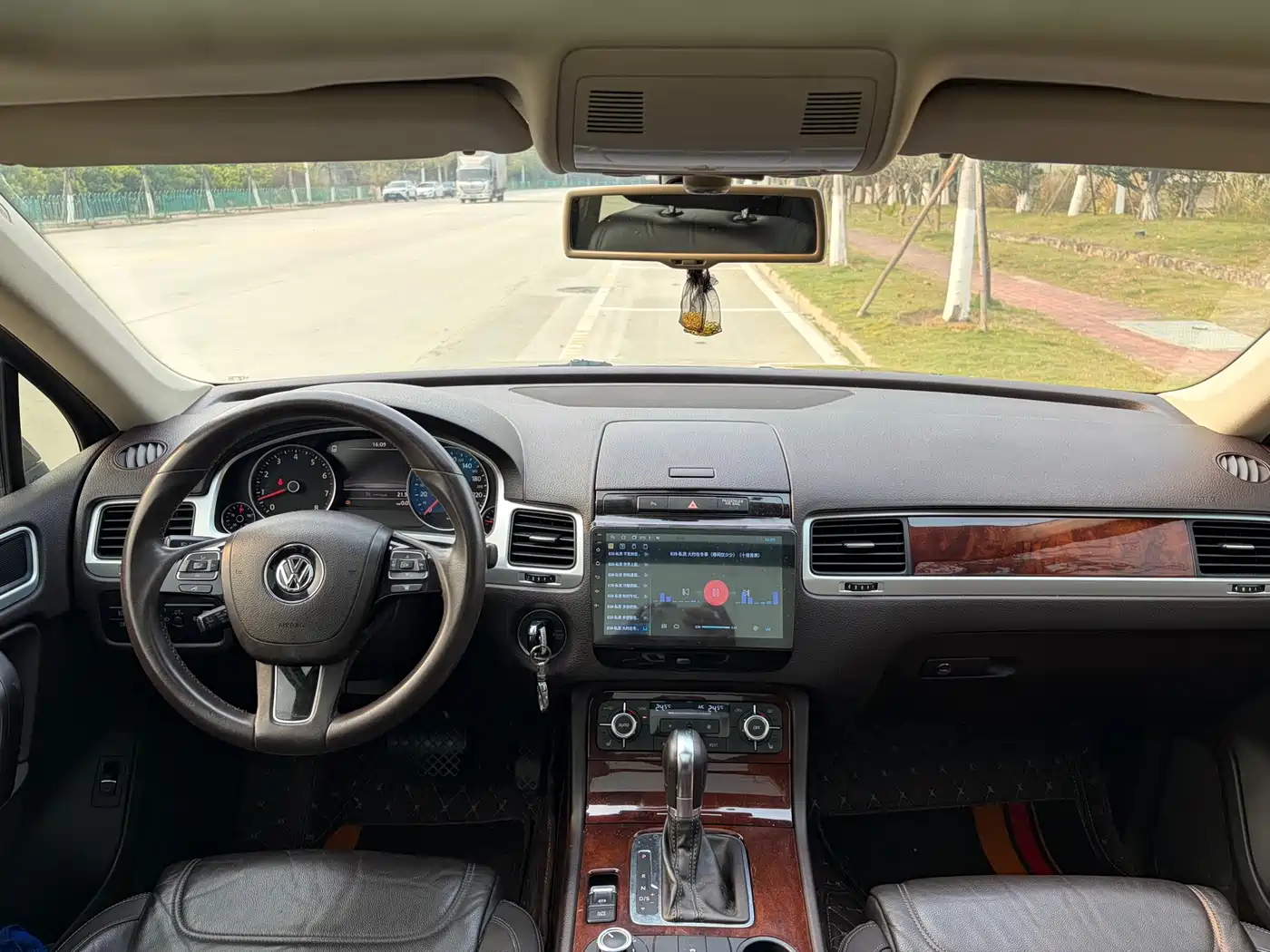 Volkswagen Touareg 2014 3.0TSI New Edge Edition фото 8