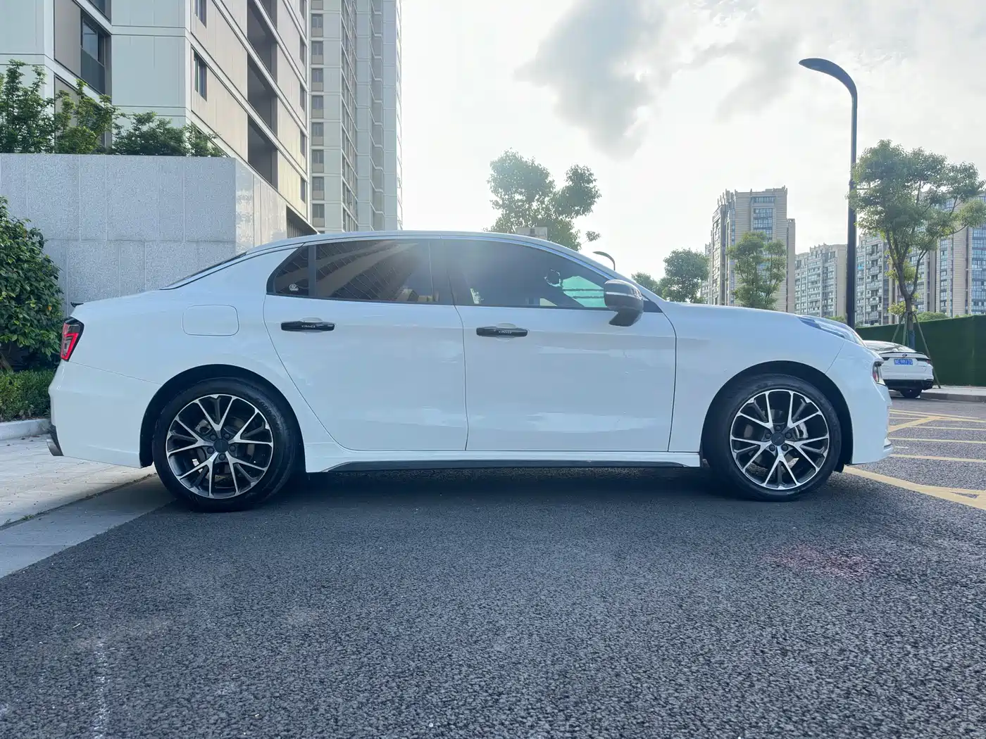 Lynk & Co 03 2021 1.5TD DCT Jin Champion Edition фото 4