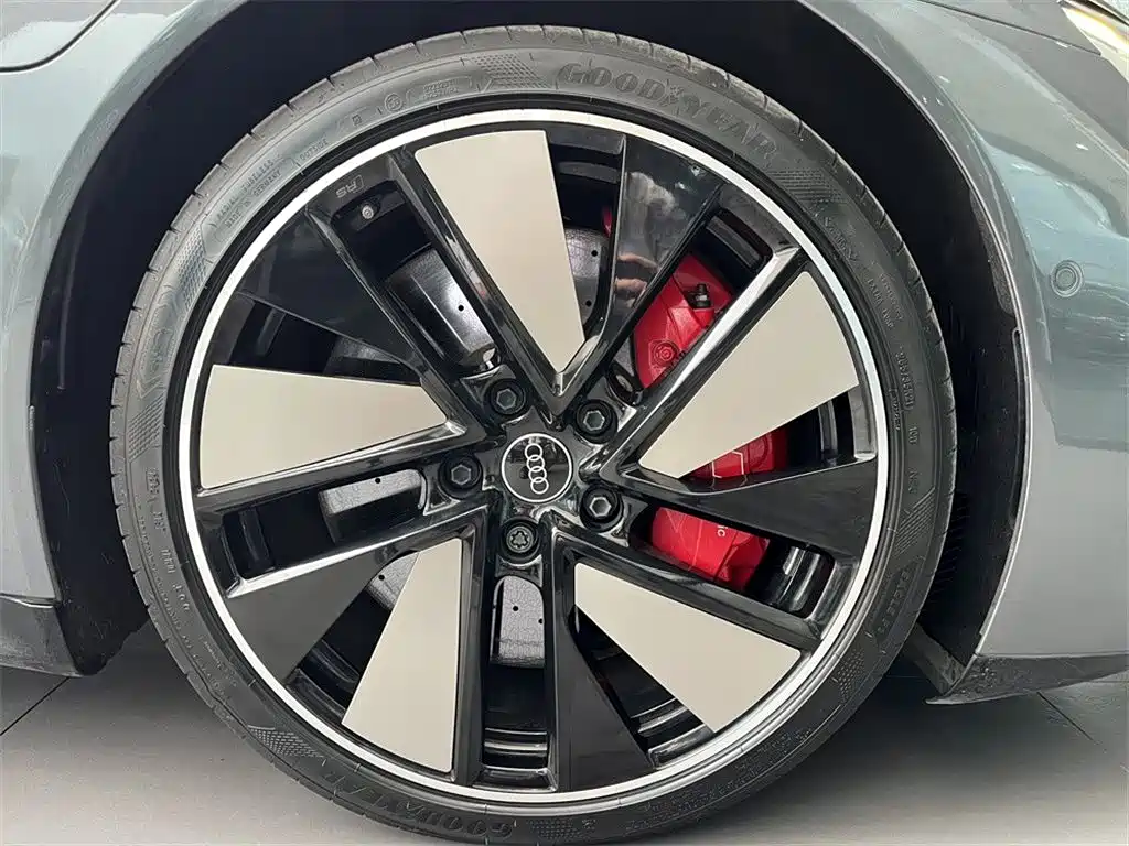 Audi e-tron GT 2023 Base Model фото 17