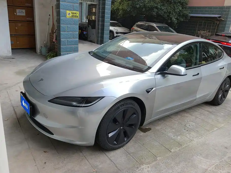 Tesla Model 3 2023