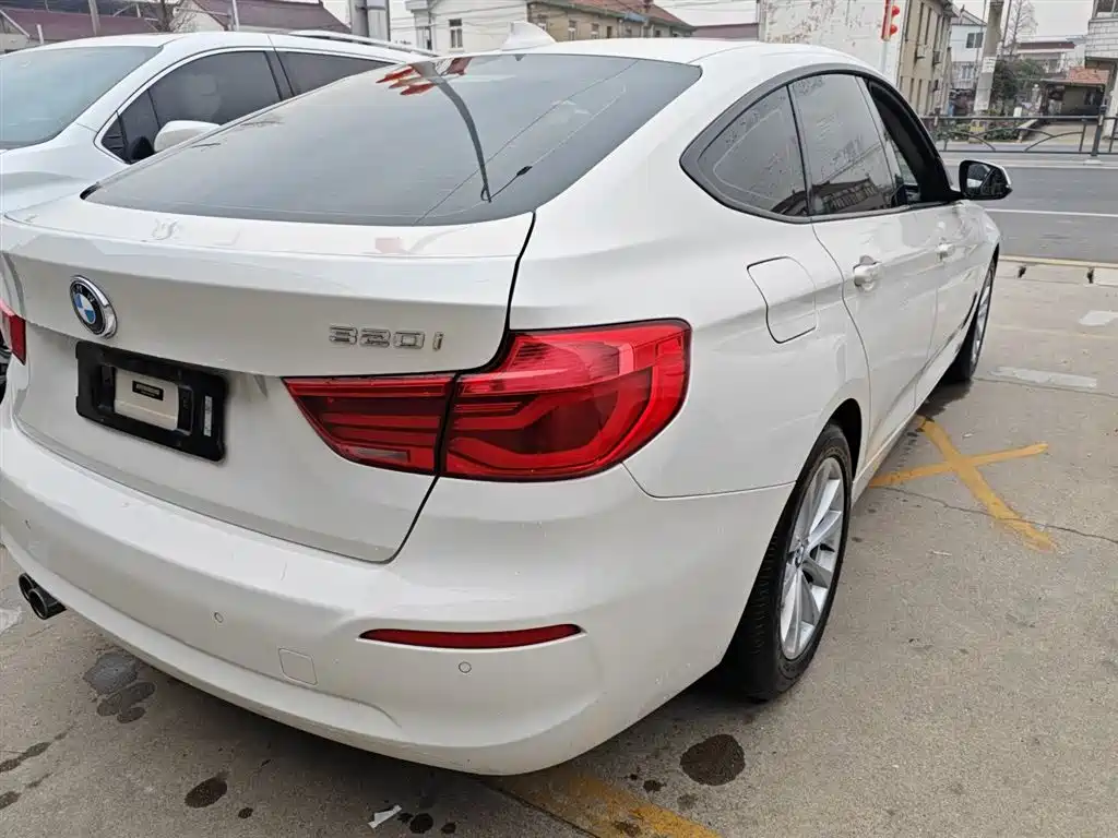 BMW 3 Series GT 2017 320i Fashion фото 24
