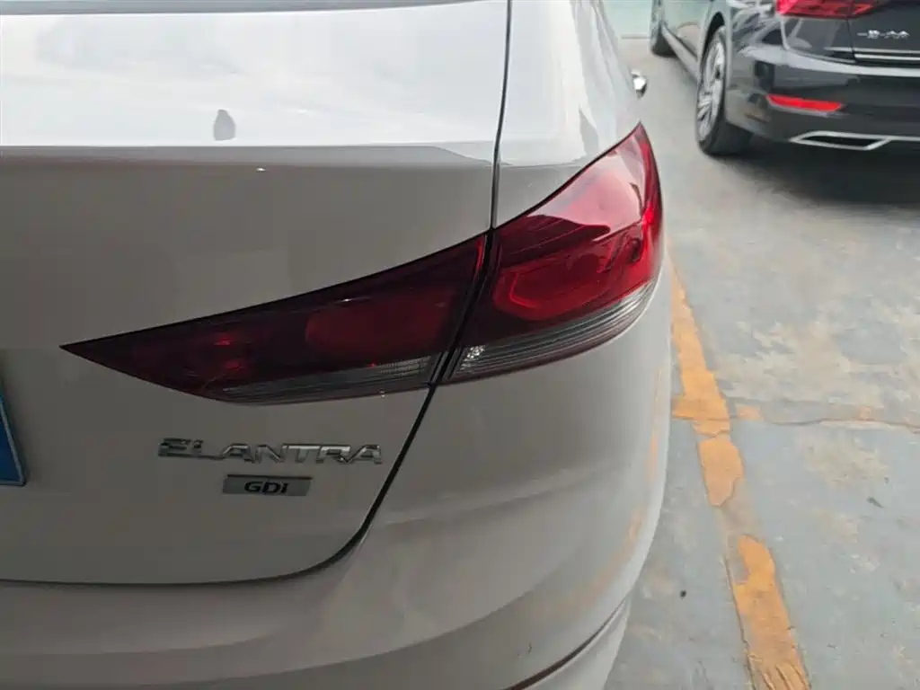 Hyundai Elantra 2016 Model 1.6L Automatic Smart Elite фото 8