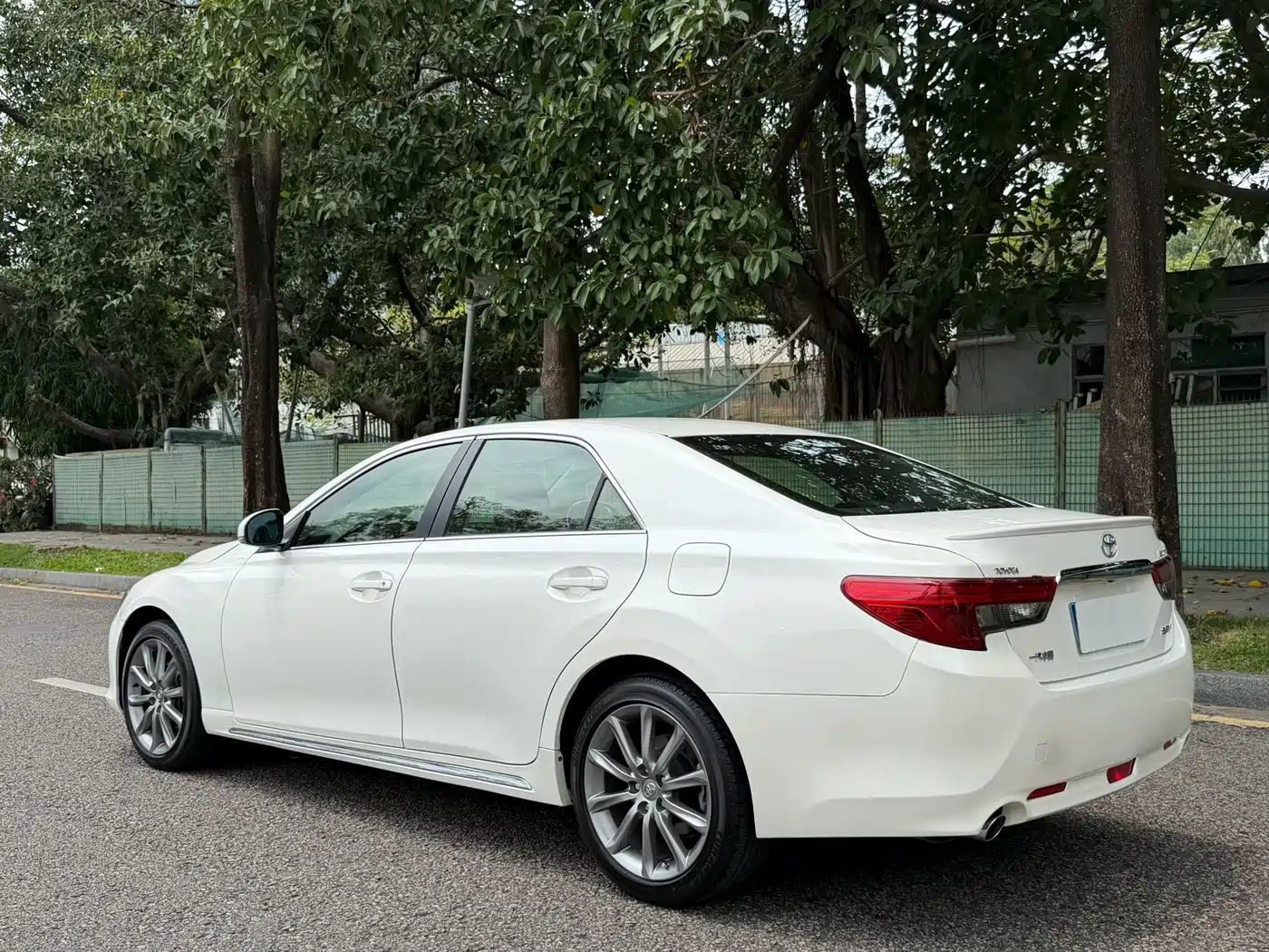 Toyota Reiz 2013 2.5V Shangrui Navigation Edition фото 6