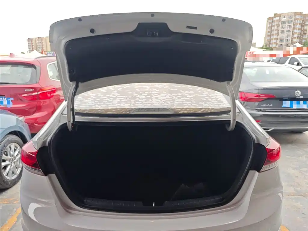 Hyundai Elantra 2016 Model 1.6L Automatic Smart Elite фото 19