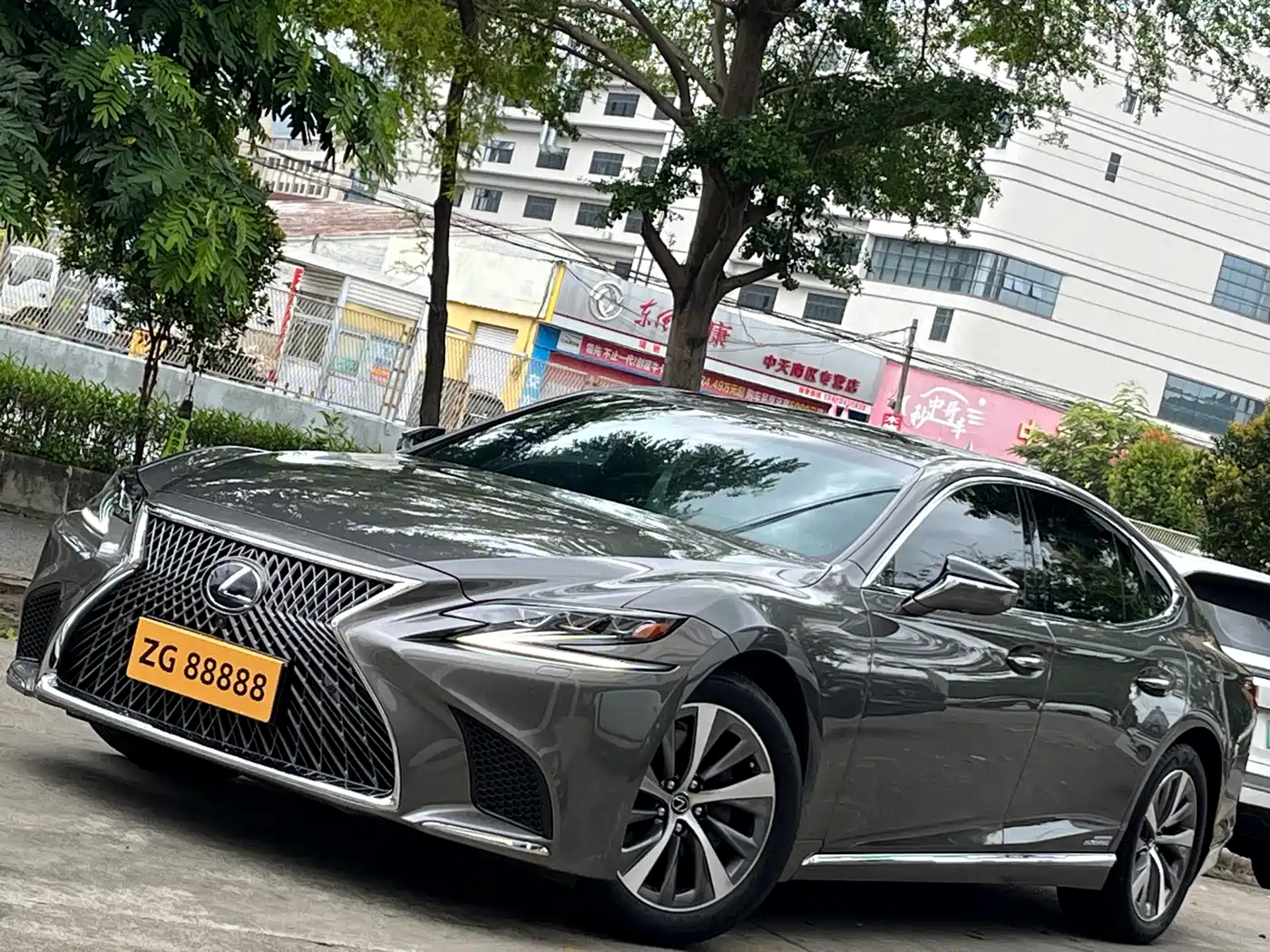 Lexus LS 2018 500h Excellence Edition China V фото 2