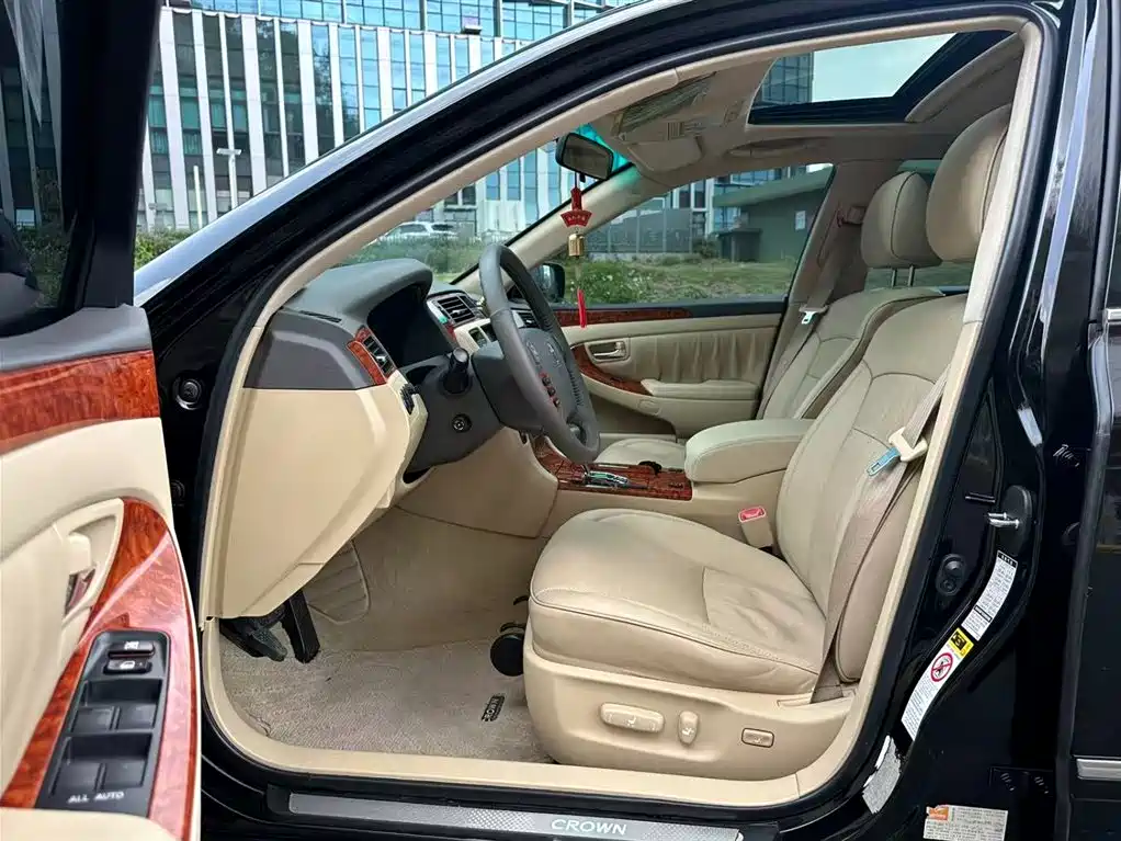 Toyota Crown 2009 2.5L Royal Special Enhanced Edition фото 6