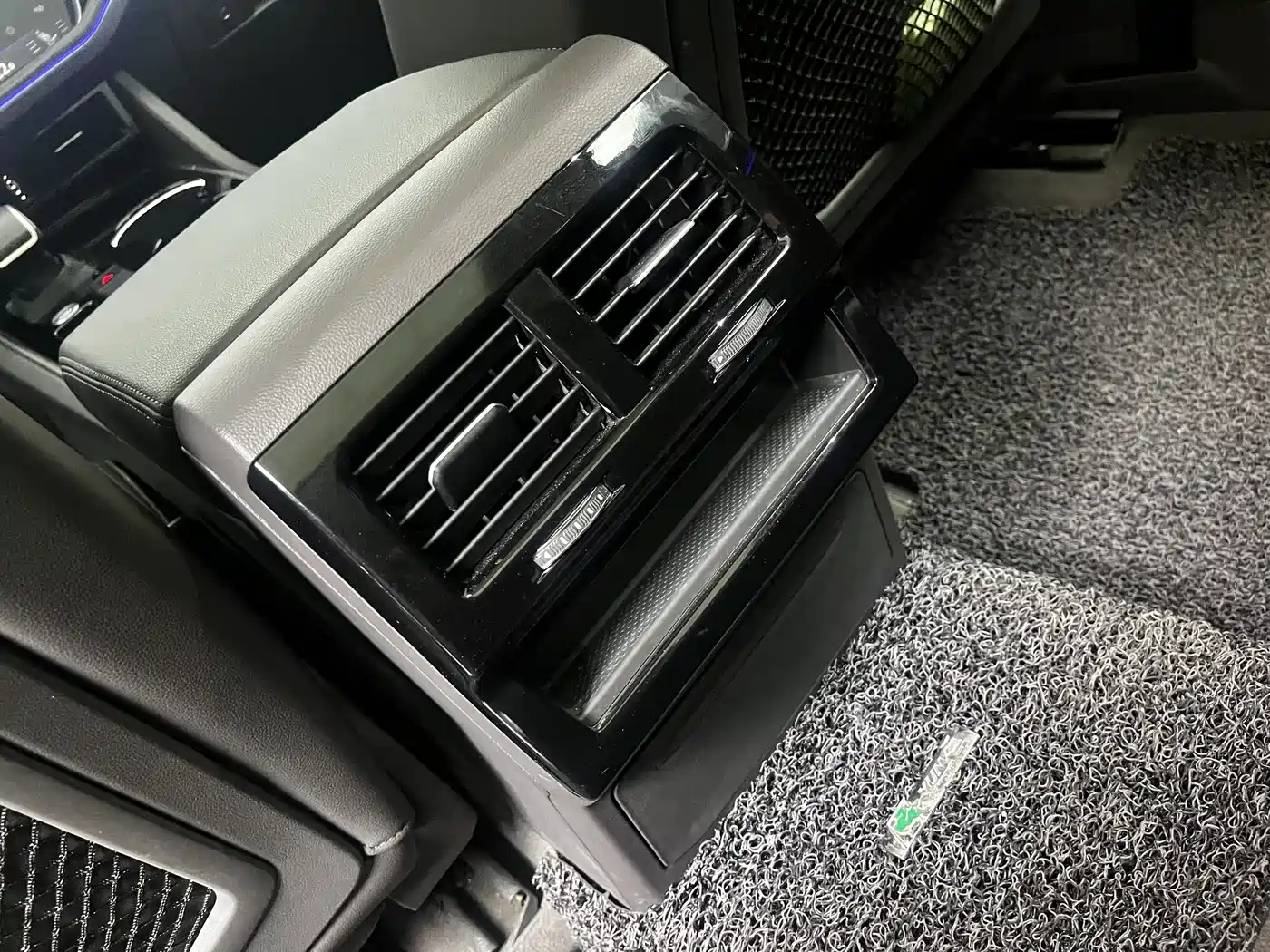 Volkswagen Touareg 2019 3.0TSI Sharp Edge Edition China V фото 15