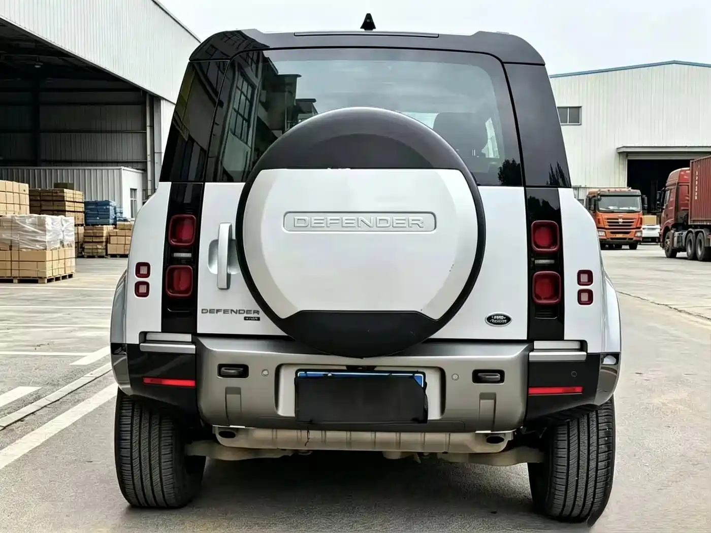 Land Rover Defender 2022 110 P400 X-DYNAMIC HSE фото 8