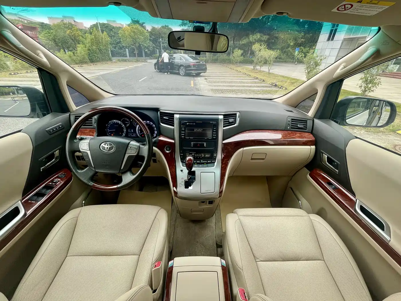 Toyota Alphard 2011 3.5L Luxury Edition фото 15