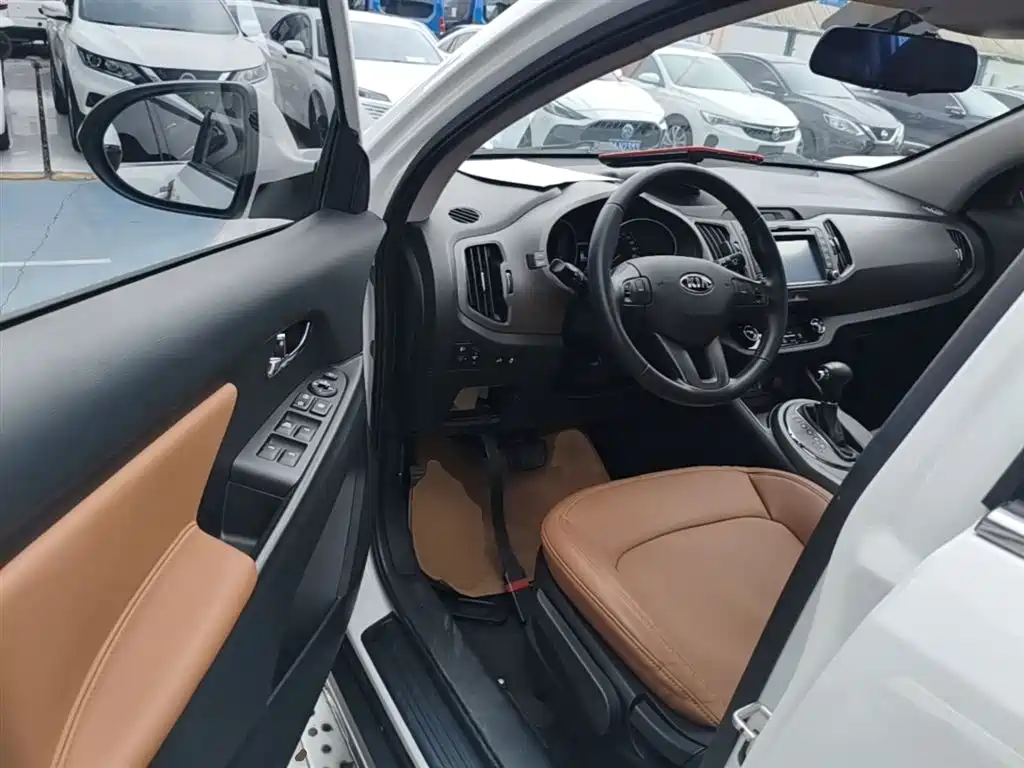 Kia Sportage 2015 2.0L Automatic 2WD GLS фото 16