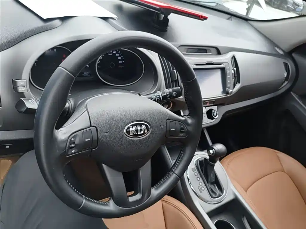 Kia Sportage 2015 2.0L Automatic 2WD GLS фото 10
