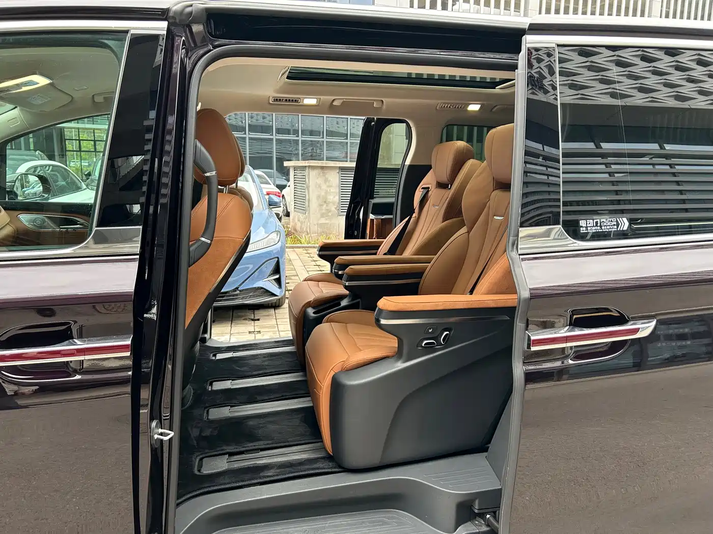 Hongqi HQ9 PHEV 2024 2024 Model 2.0T AWD Business Edition
