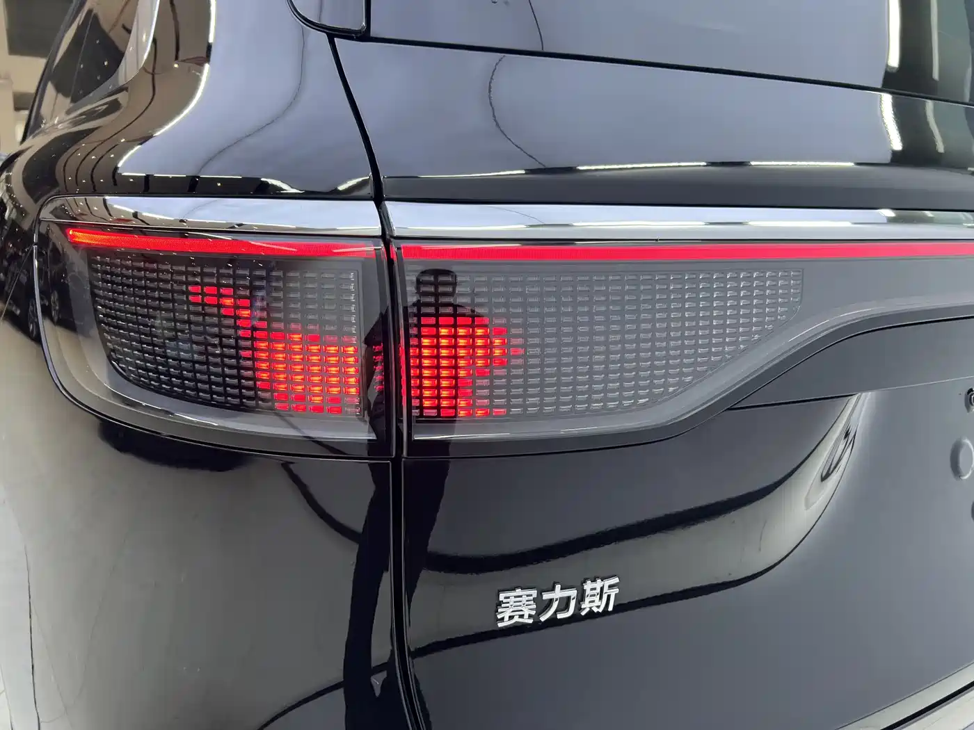 AITO Wenjie AITO M8 2025 Model Extended Range Max+ Edition 53.4kWh 6-Seater фото 8