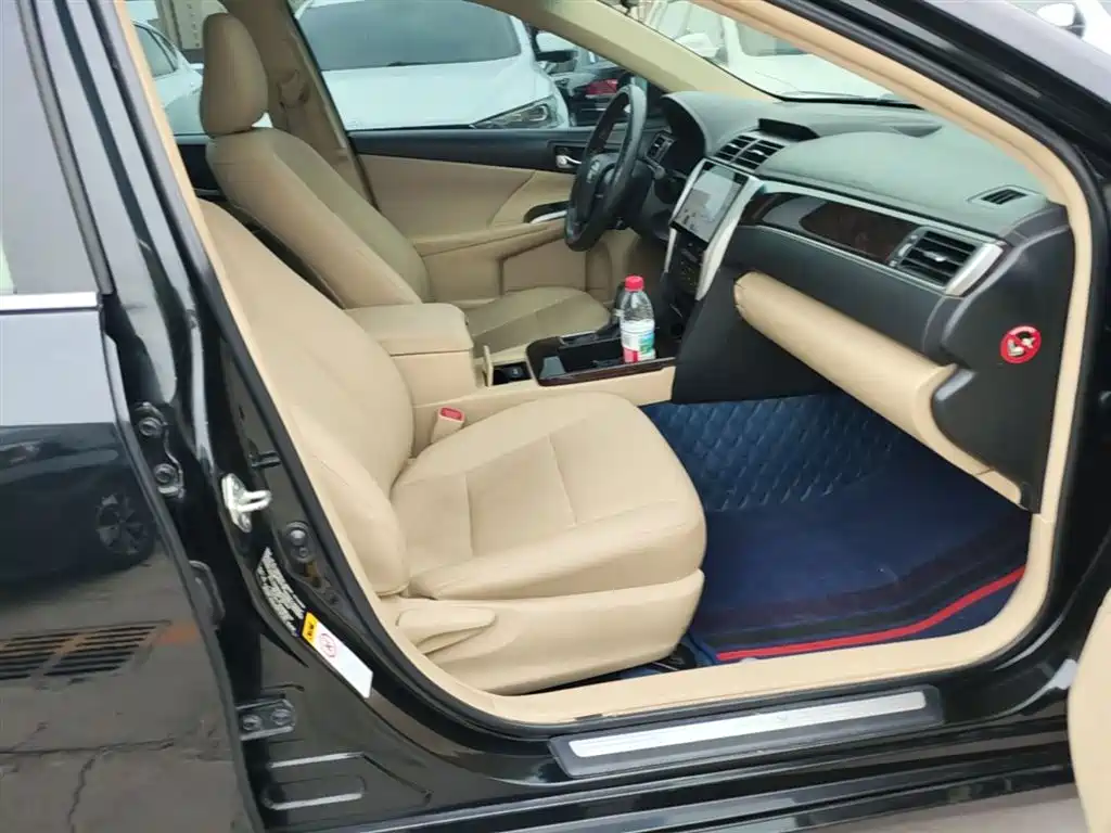 Toyota Camry 2016 2.0E 10th Anniversary Elite Edition фото 25