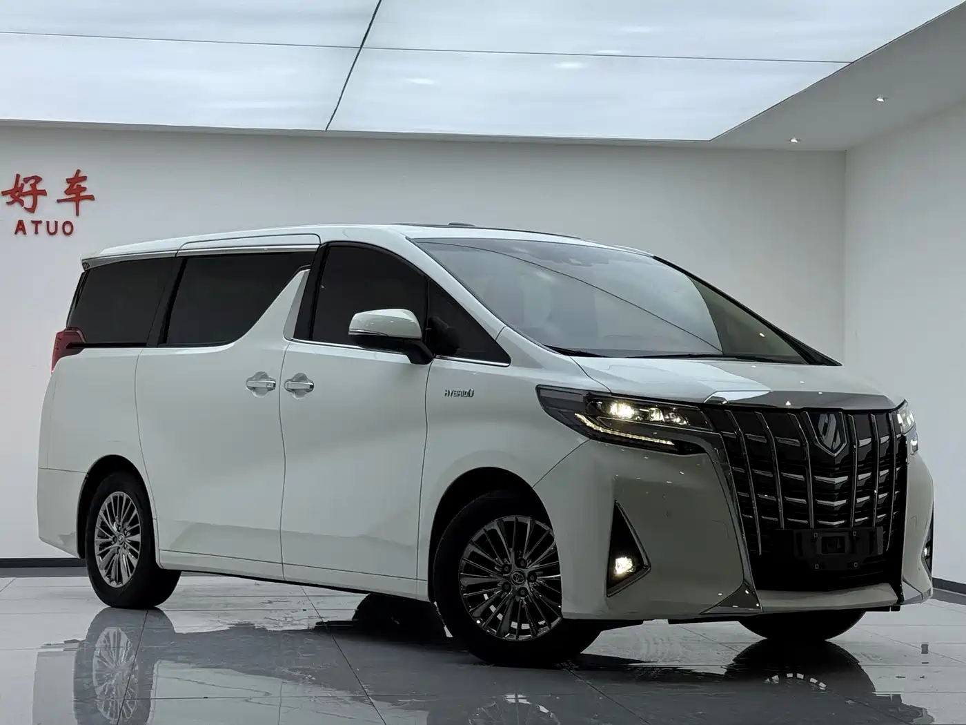 Toyota Alphard 2021 Hybrid 2.5L Premium фото 3