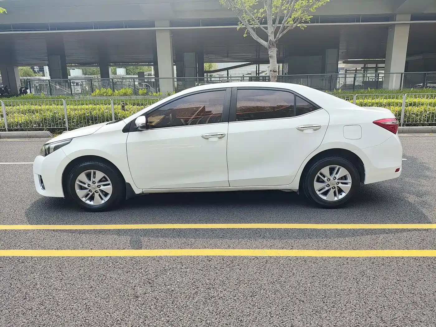 Toyota Corolla 2017 1.2T CVT GL фото 8