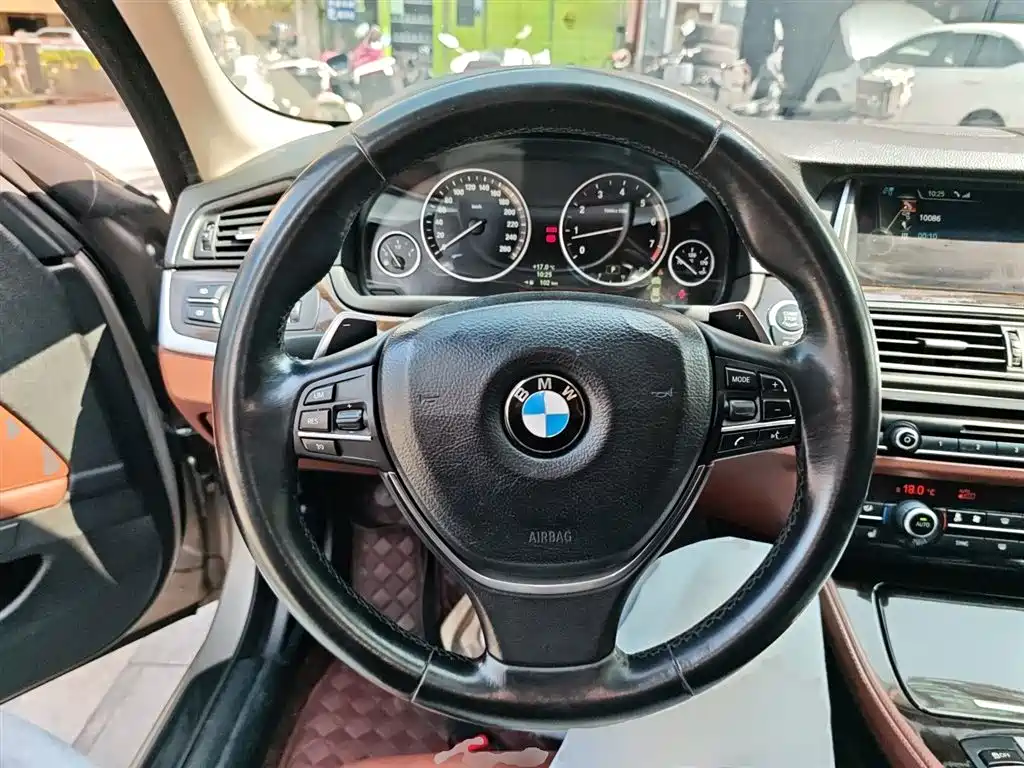 BMW 5 Series 2014 535Li Leadership фото 7
